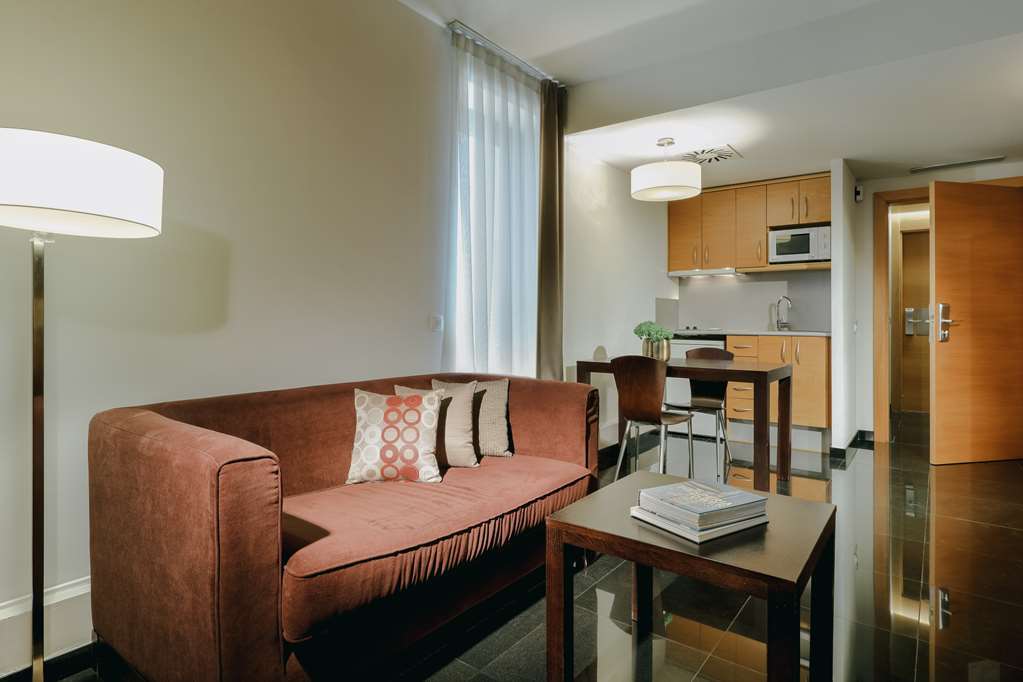 Hotel Hesperia Fira Suites L'Hospitalet de Llobregat Habitación foto